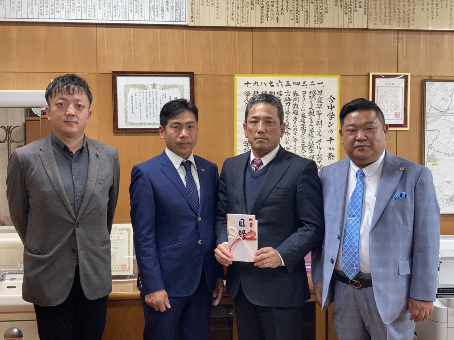 今元中学校カーテン寄贈